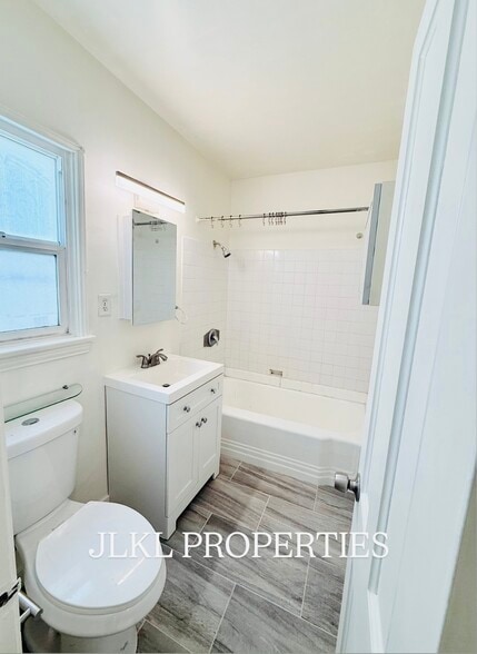 Building Photo - 3088 Meade Ave