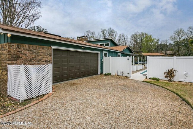 Building Photo - 6433 River Point Dr