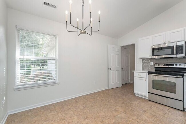 Building Photo - Updated 3 Bedroom Ranch on a Cul-De-Sac in...