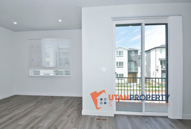 Building Photo - 1036 W 430 S