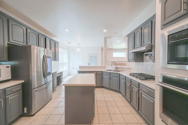 Building Photo - 11606 Canyon Woods Dr
