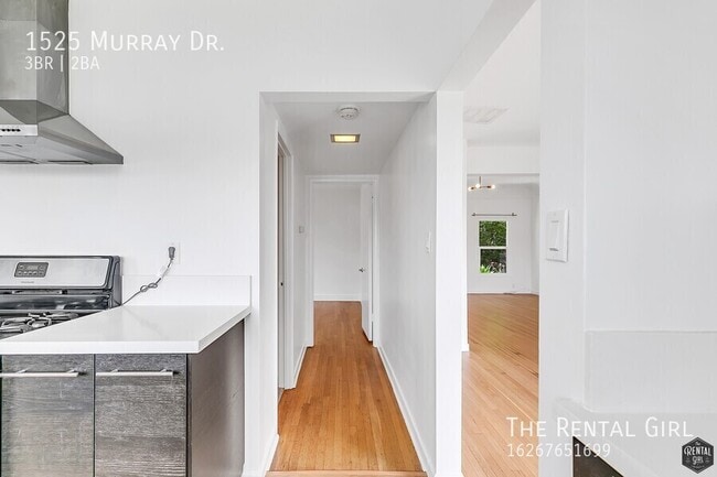 Building Photo - 1525 Murray Dr