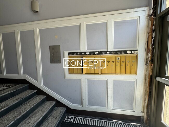 Building Photo - 15 Glenville Ave