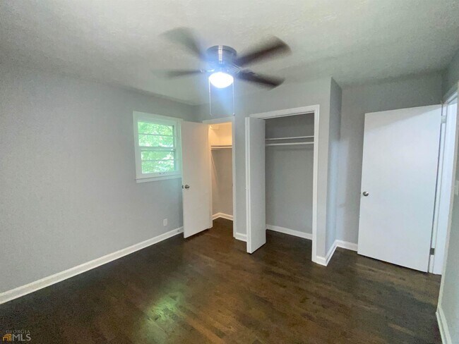 Building Photo - 5 James St