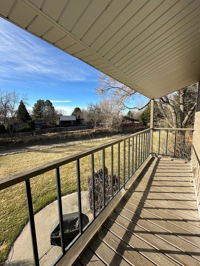 Building Photo - 2 Bedroom, 2 1/2 Bathroom Townhome located near hospitals and colleges!