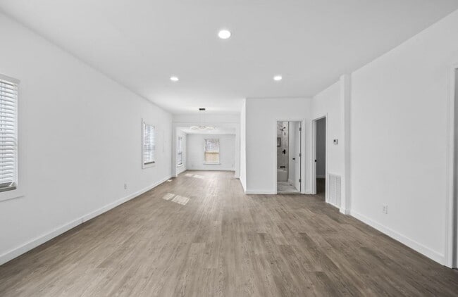 Building Photo - Charming 2BR Lebanon Home with Modern Updates & Large Yard