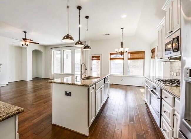 Building Photo - 2607 Park Hills Dr