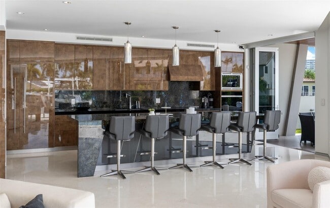 Building Photo - 3300 NE 39th St