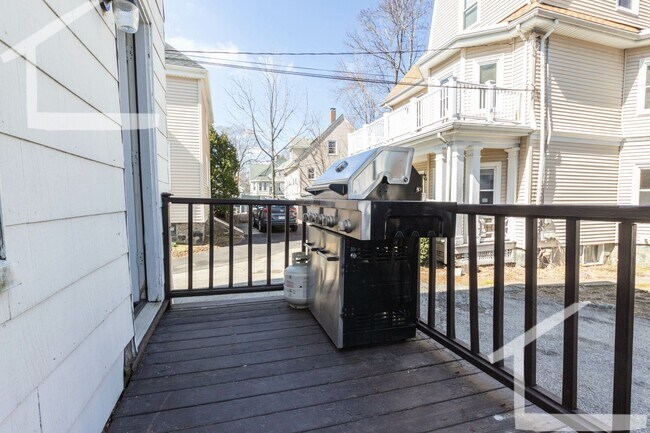 Building Photo - AWESOME 5 bed 3 bath in Brighton....