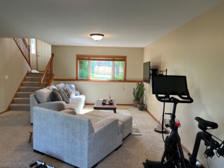 Building Photo - 2922 Kenosha Dr NW
