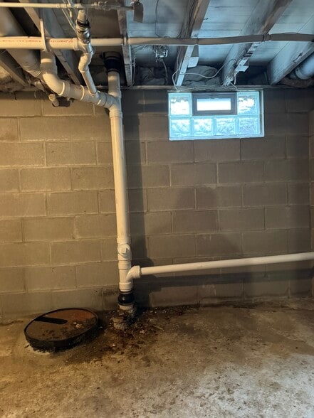 Building Photo - 2121 Cherry Ave