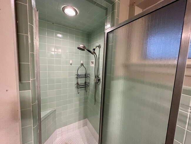 Building Photo - 1926 Laurelwood Dr