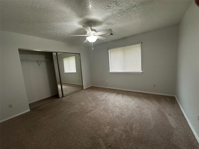 Building Photo - 2934 Poplar Creek Ln