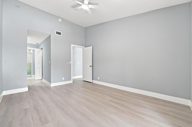 Building Photo - 2249 SW 15th St