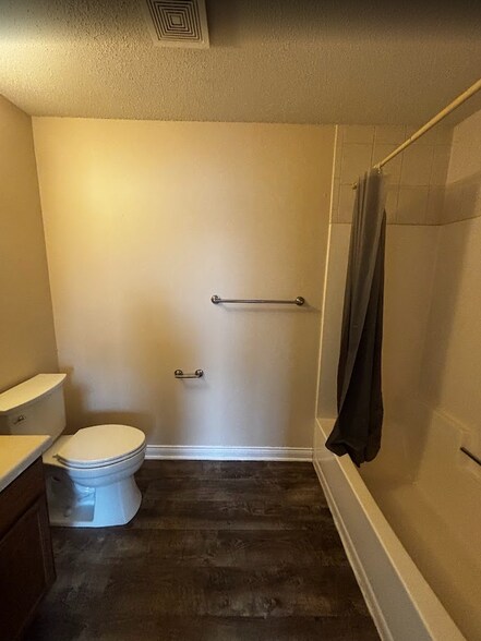 Building Photo - 542 Pewaukee Rd