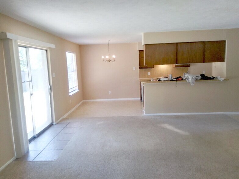 Building Photo - 7129 Harwick Ln