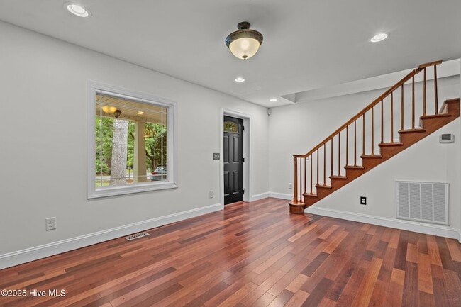 Building Photo - 835 N Ashe St