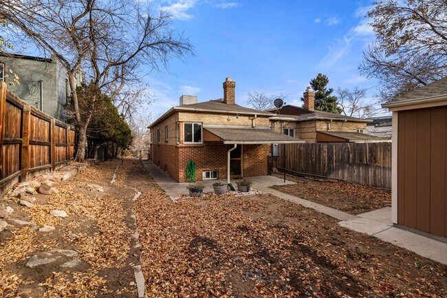 Building Photo - Charming Townhome in West Highlands!