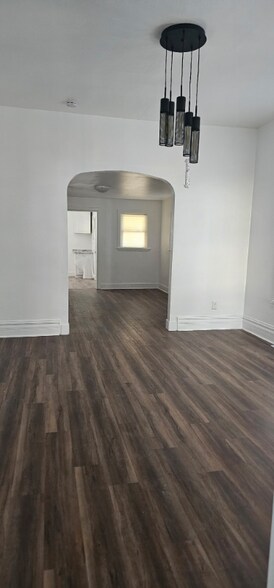 Building Photo - 347 Parker Ave