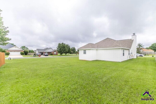 Building Photo - 200 Stirling Bridge Dr