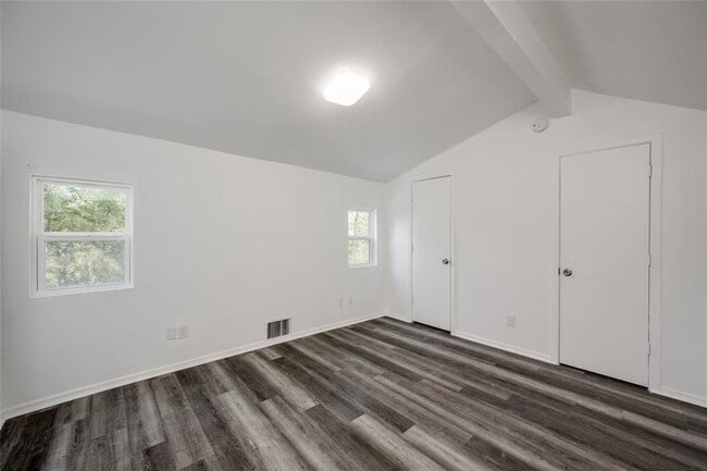 Building Photo - 1303 E St Johns Ave