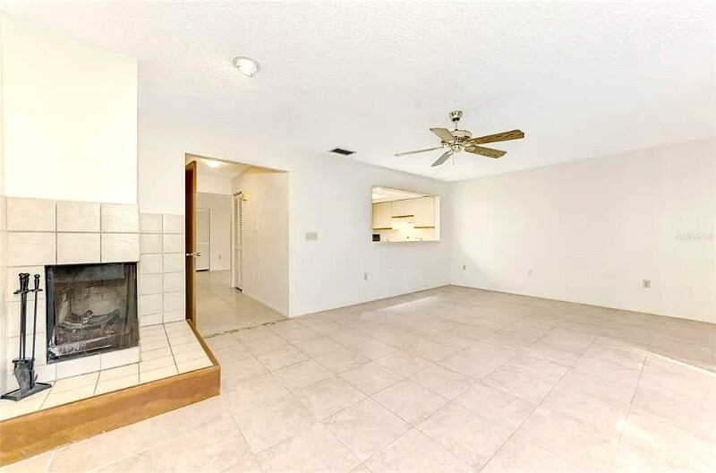 Building Photo - 979 Sunridge Dr