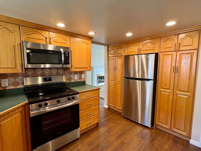 Building Photo - 1453 E Vintry Cir