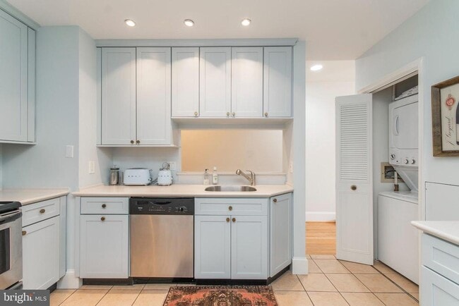 Building Photo - 1731 Wallace St