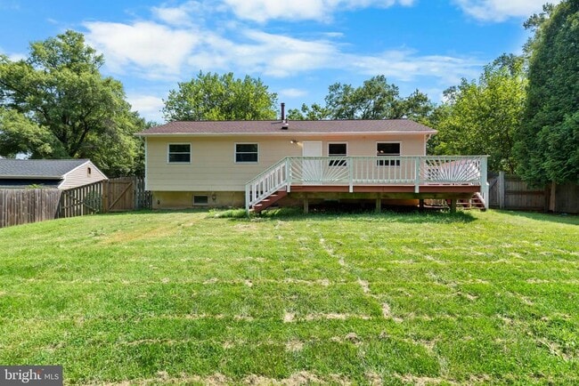 Building Photo - 10422 Floral Dr