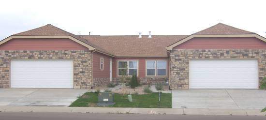Building Photo - 3 Bed 2 Bath Duplex in Milliken with Overs...
