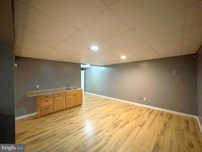 Building Photo - 20871 Freedom Run Dr