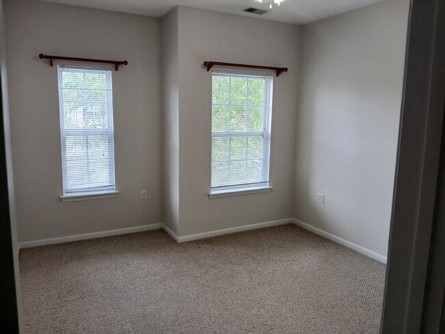 Building Photo - 5821 Ludington Dr