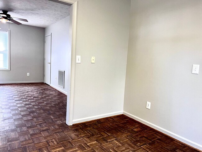 Building Photo - 2213 Hanover St