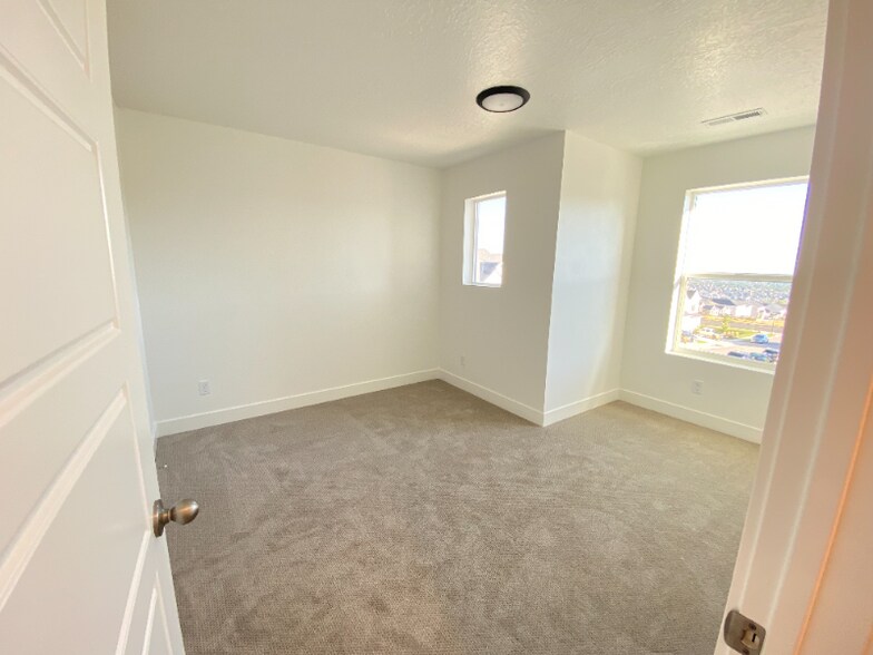 Building Photo - 946 Shadow Brk Ln