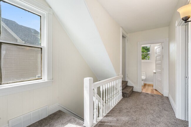 Building Photo - Spacious 4 Bed, 1 Bath Home w/ Bonus Rooms, Off-Street Parking - Available Now in Sheraden!