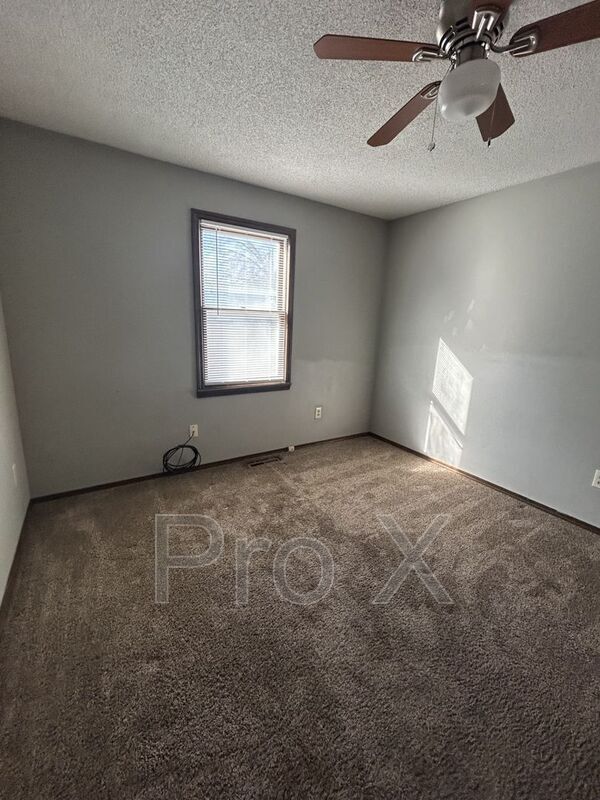 Building Photo - 313 E 8th St