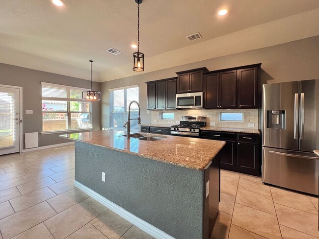 Building Photo - Gorgeous and spacious 4 bed 3.5 bath in Ka...