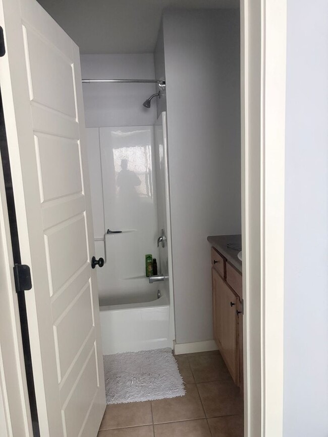 Building Photo - Beautiful Lightner Creek Townhome