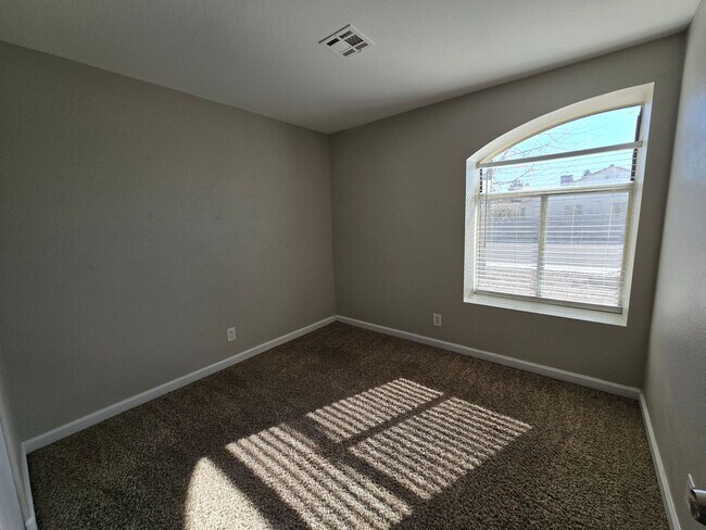 Building Photo - **Gorgeous 4-Bedroom Home in North Las Vegas!**