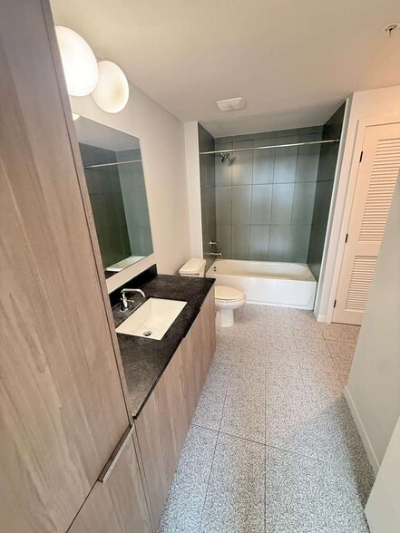 Building Photo - 1325 NE 117th St