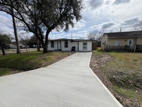 Building Photo - BEAUTIFUL HOME IN HOUSTON. MOVE IN READY!.