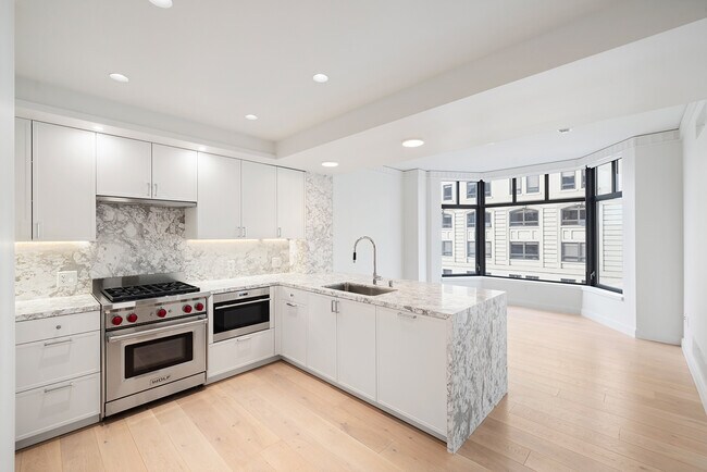 Building Photo - 875 California St