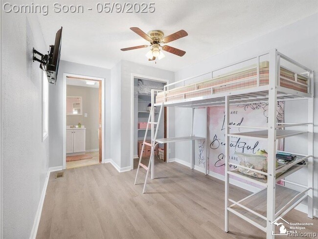 Building Photo - 3362 5th St