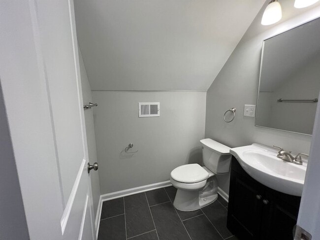 Building Photo - 440 Ave E