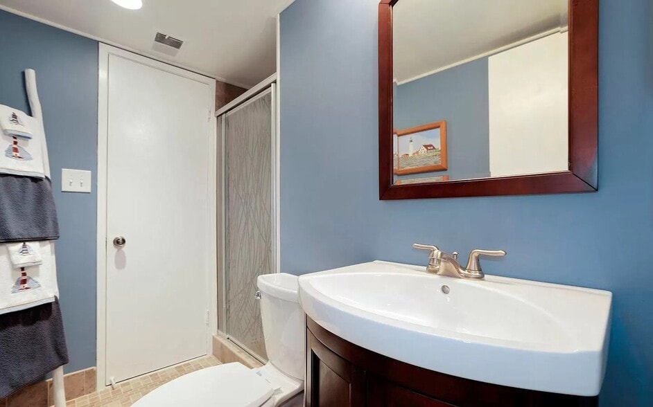 Building Photo - 5675 Harpers Farm Rd