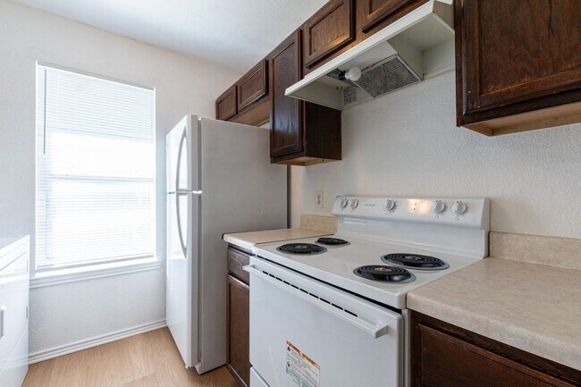 Building Photo - 5904 Greengate Dr