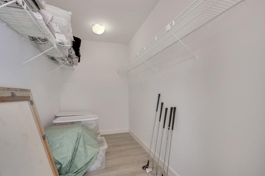 Building Photo - 2000 Presidential Way