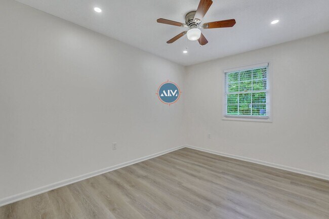 Building Photo - Rare opportunity minutes away from Savannah - Move In Today!