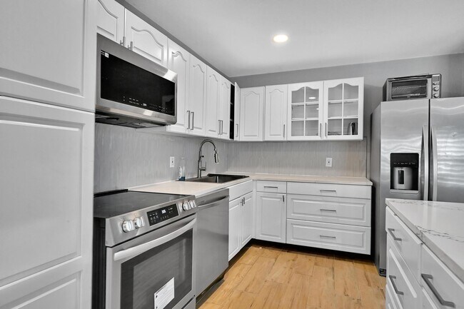 Building Photo - 6385 86th Pl