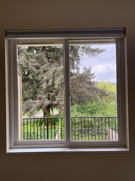 Building Photo - 8707 Southeast 9th Avenue